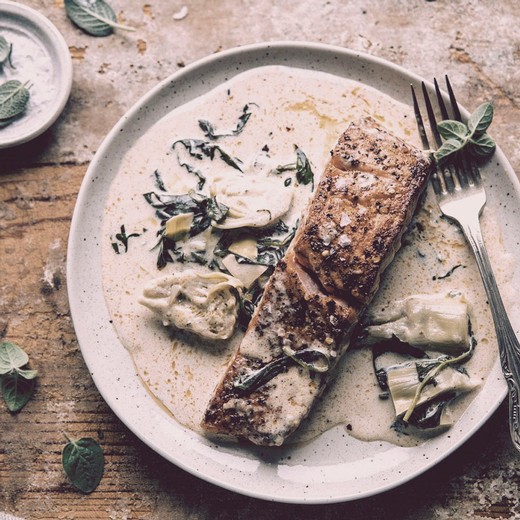 Creamy Spinach and Artichoke Salmon